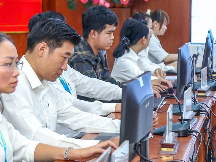 Từ 1/7, công chức được nhận tiền cho những ngày lễ không nghỉ