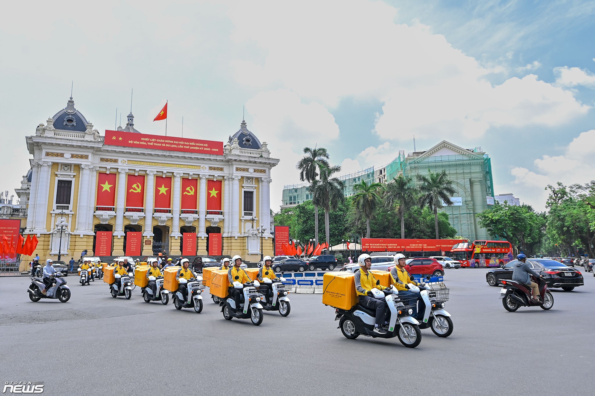 205 xe máy điện Honda gia nhập đội ngũ chuyển phát của Bưu điện Việt Nam tại Hà Nội