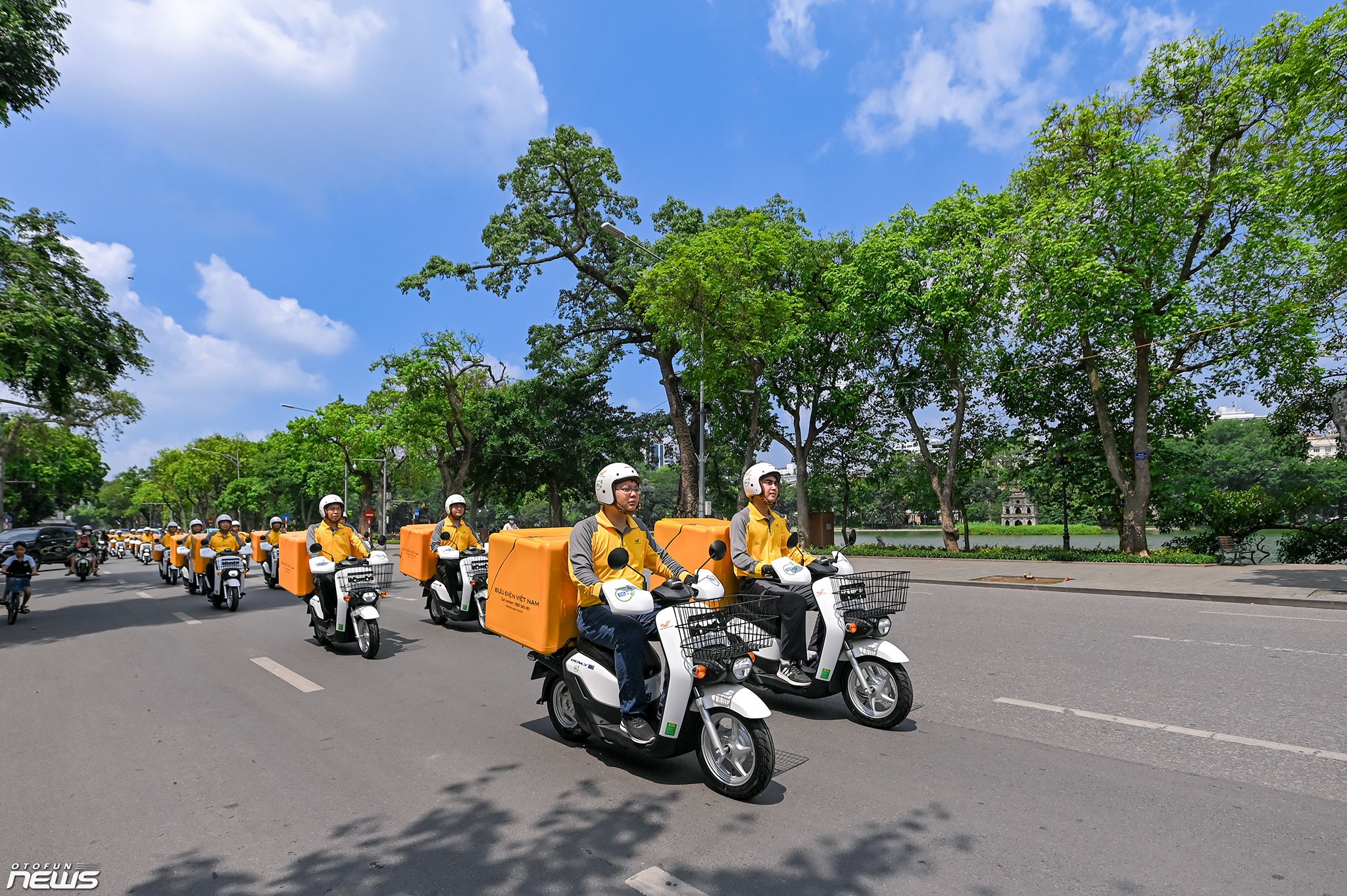 205 xe máy điện Honda gia nhập đội ngũ chuyển phát của Bưu điện Việt Nam tại Hà Nội