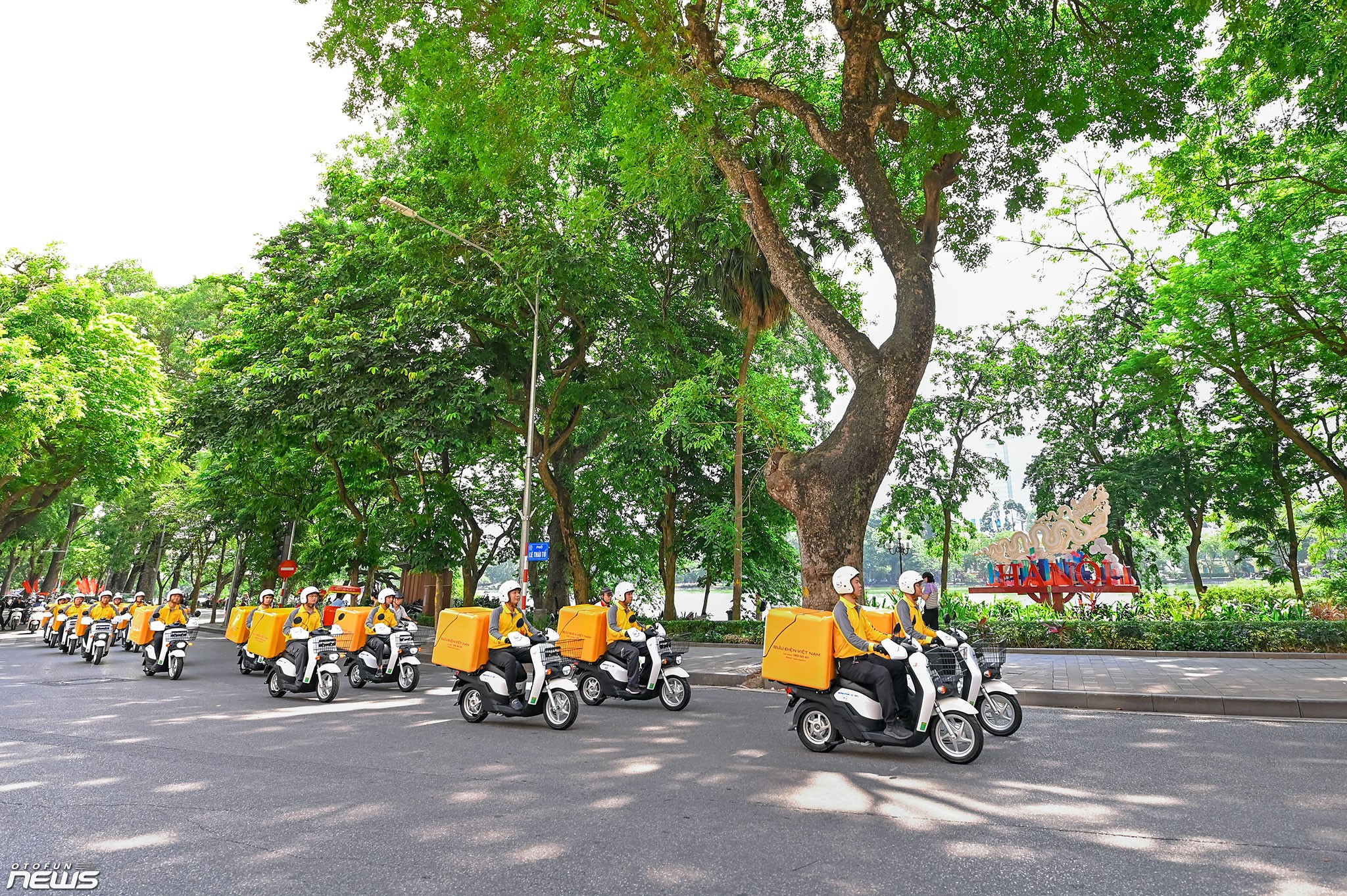 205 xe máy điện Honda gia nhập đội ngũ chuyển phát của Bưu điện Việt Nam tại Hà Nội