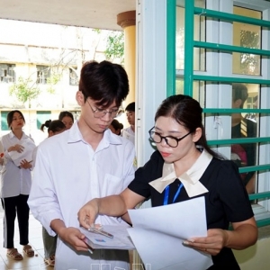 Đề thi khó hay kỳ thi khó?