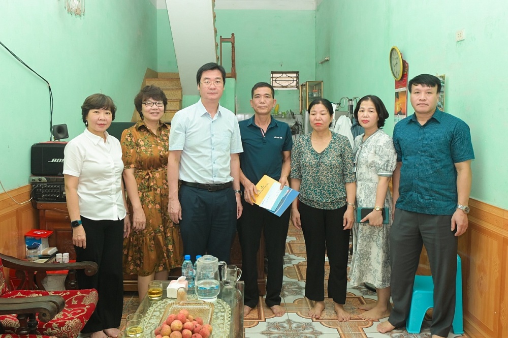 Hơn 2.600 người lao động ngành Dầu khí được chăm lo dịp Tháng Công nhân Hơn 2.600 người lao động ngành Dầu khí được chăm lo dịp Tháng Công nhân