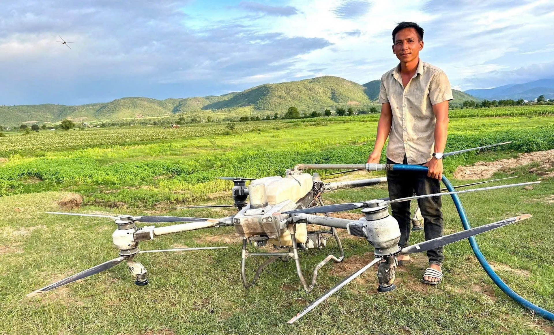 Chân dung người đàn ông dùng drone hạng nặng giải cứu 2 bé mắc kẹt giữa dòng nước xiết Chân dung người đàn ông dùng drone hạng nặng giải cứu 2 bé mắc kẹt giữa dòng nước xiết