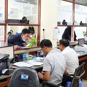 Công chức tự nguyện xin nghỉ hoặc bị cho thôi việc được hưởng chế độ, chính sách nào?