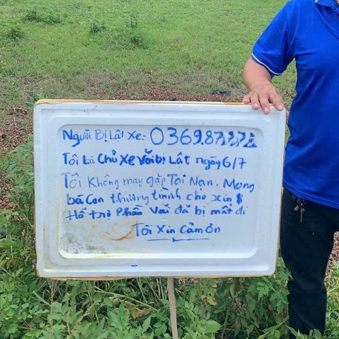 Xe chở vải đổ và phép thử nhân tâm