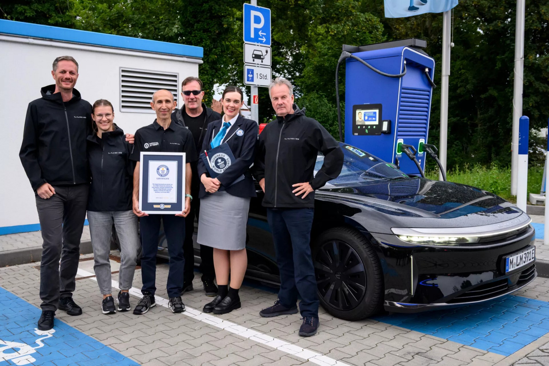 Xe điện Lucid Air Grand Touring thiết lập Kỷ lục Guinness Thế giới khi chạy 1.205 km không cần sạc lại