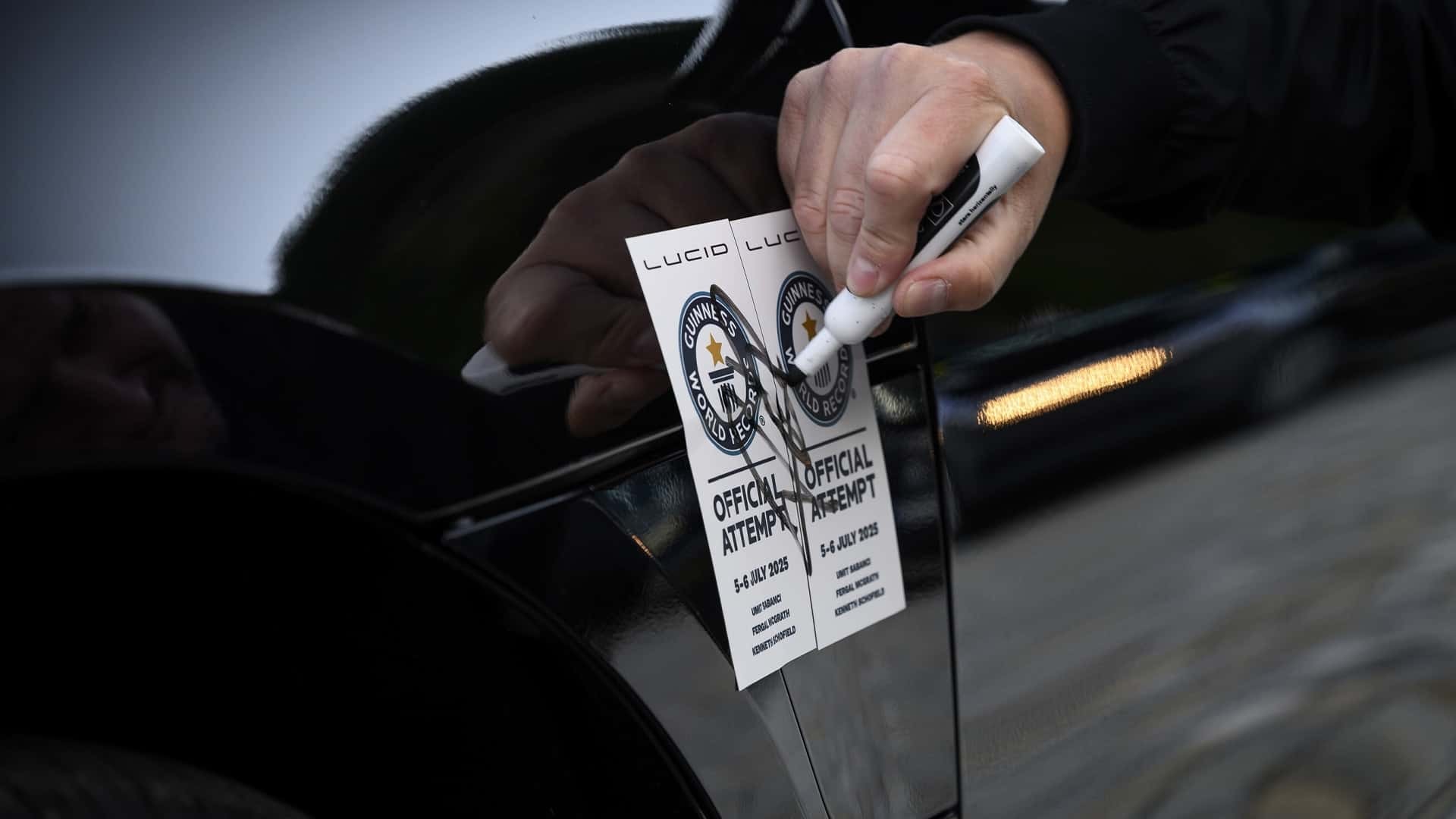 Xe điện Lucid Air Grand Touring thiết lập Kỷ lục Guinness Thế giới khi chạy 1.205 km không cần sạc lại