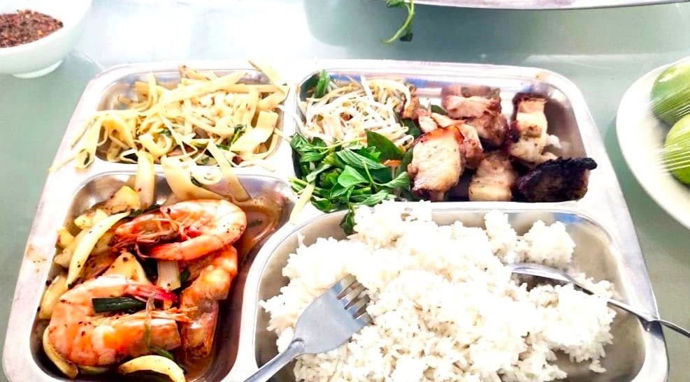 Đảm bảo bữa ăn ca an toàn, vì sức khỏe người lao động Đảm bảo bữa ăn ca an toàn, vì sức khỏe người lao động