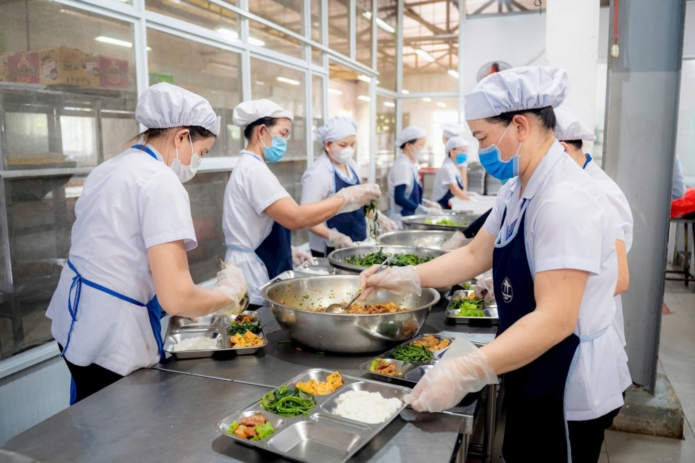 Đảm bảo bữa ăn ca an toàn, vì sức khỏe người lao động Đảm bảo bữa ăn ca an toàn, vì sức khỏe người lao động