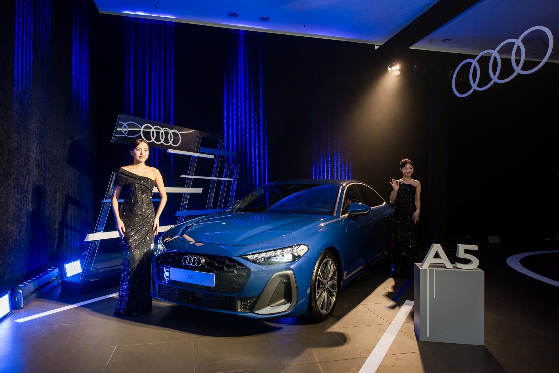 Audi A5 thế hệ mới và SUV điện Audi Q6 e-tron ra mắt thị trường Việt Nam