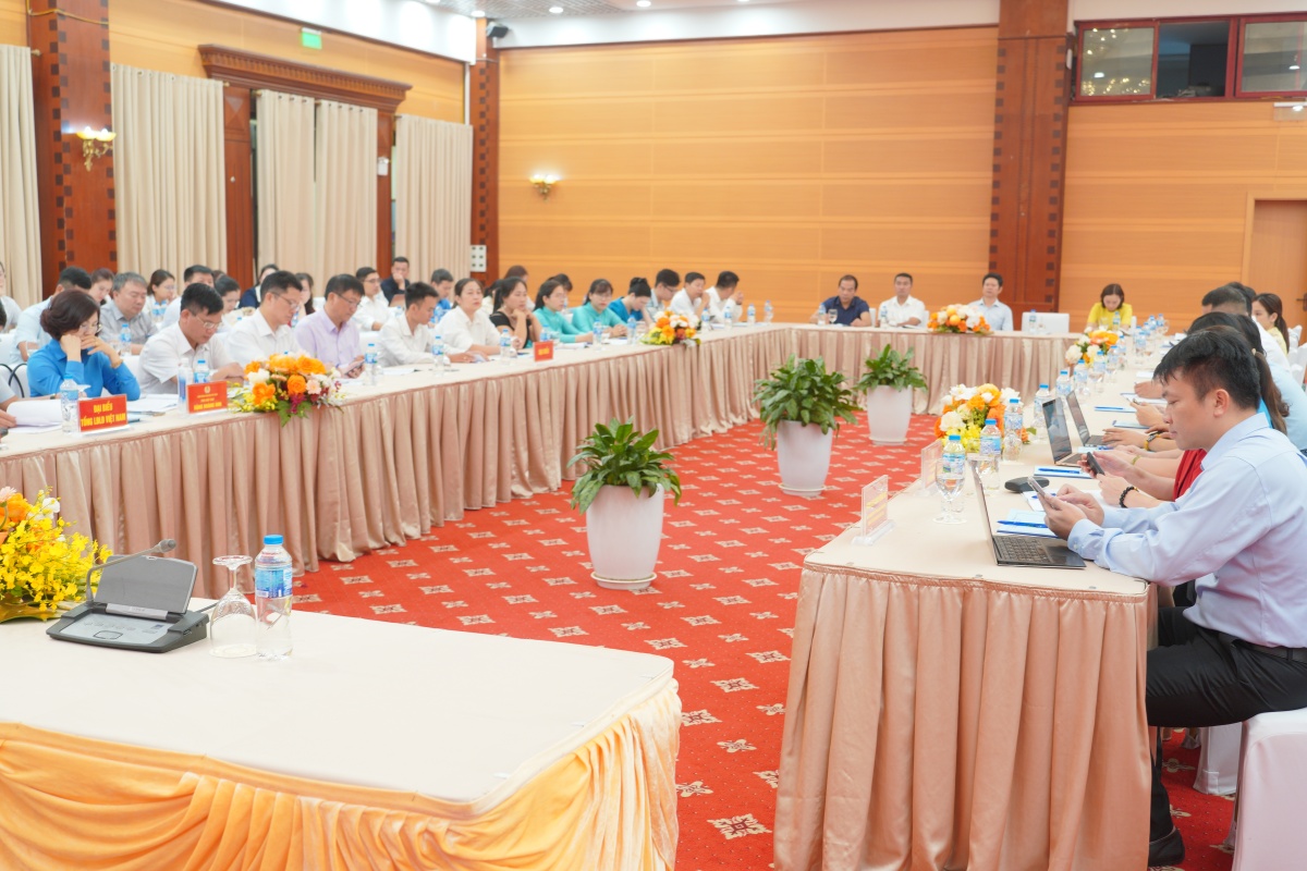 Thấy gì qua một cuộc tọa đàm về xây dựng Đảng?