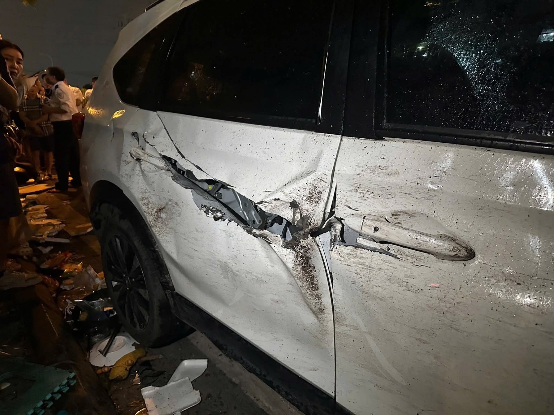 Ô tô tông liên hoàn xe tại Hà Nội, nồng độ cồn của tài xế gấp 2,2 lần mức kịch khung