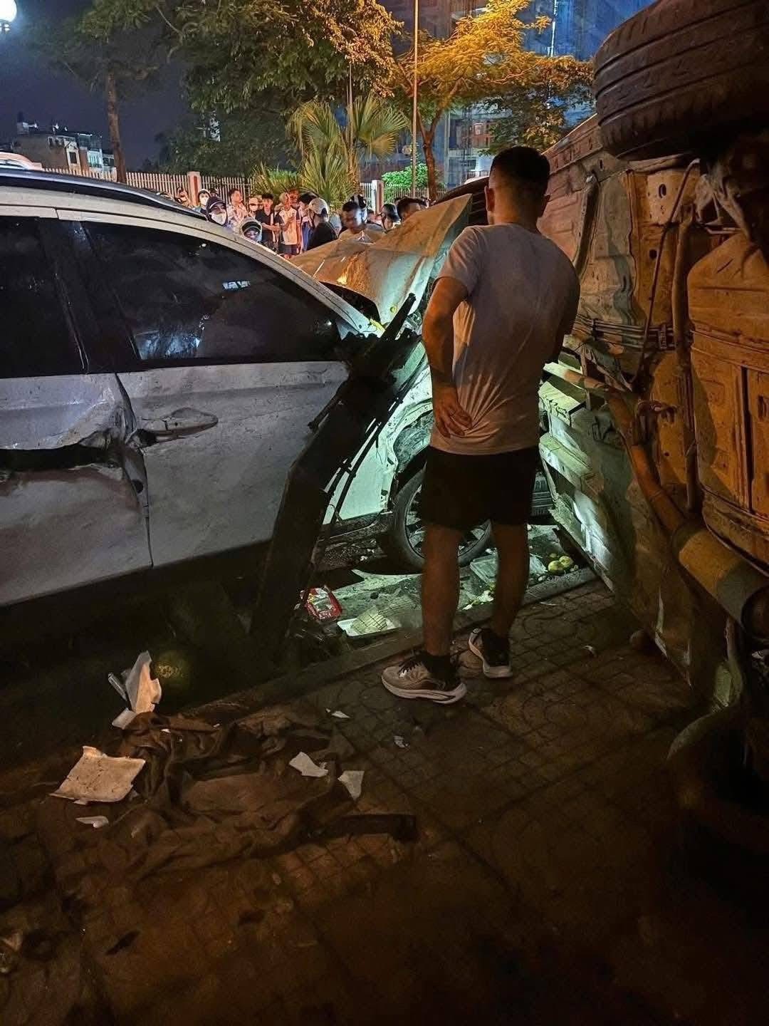 Ô tô tông liên hoàn xe tại Hà Nội, nồng độ cồn của tài xế gấp 2,2 lần mức kịch khung