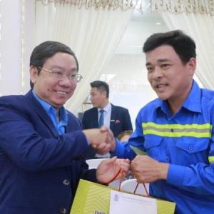 Lấy cơ sở làm trung tâm, đoàn viên và người lao động làm chủ thể