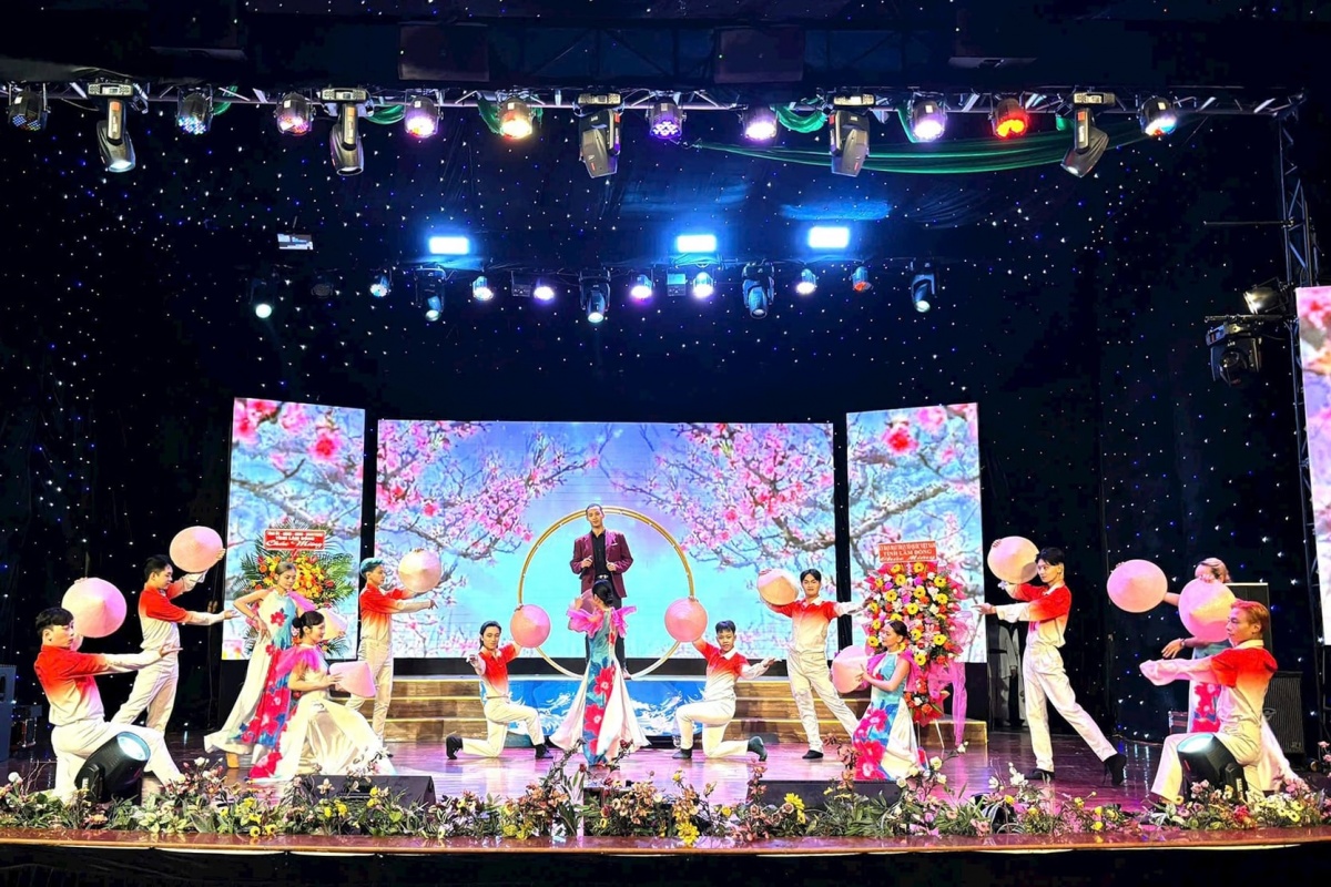 Nhà Văn hóa Lao động tỉnh Lâm Đồng: 10 năm – một chặng đường phát triển Nhà Văn hóa Lao động tỉnh Lâm Đồng: 10 năm – một chặng đường phát triển