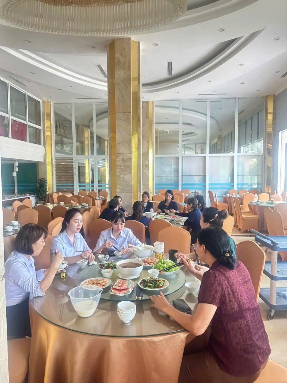 Công đoàn phường Bãi Cháy: Gắn kết, sẻ chia từ những bữa ăn ca