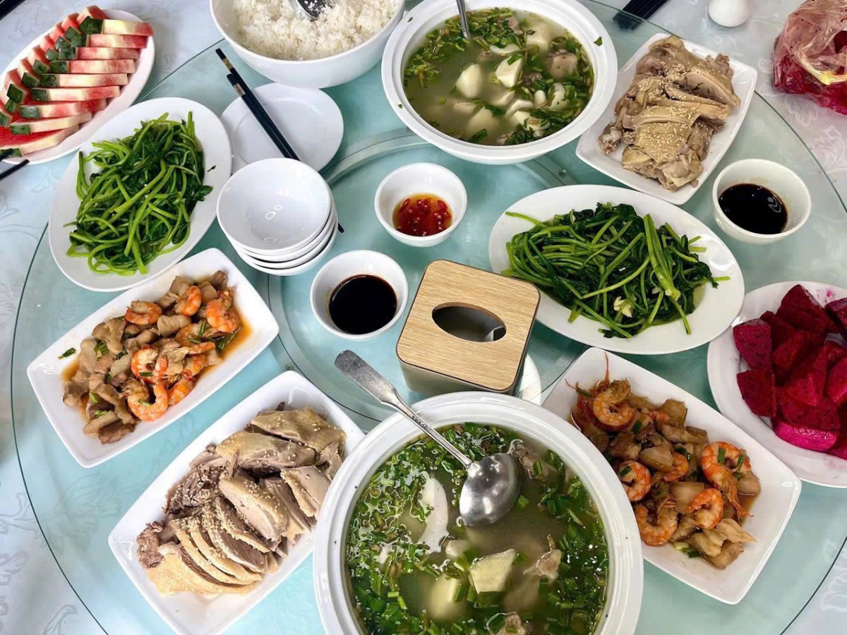 Công đoàn phường Bãi Cháy: Gắn kết, sẻ chia từ những bữa ăn ca