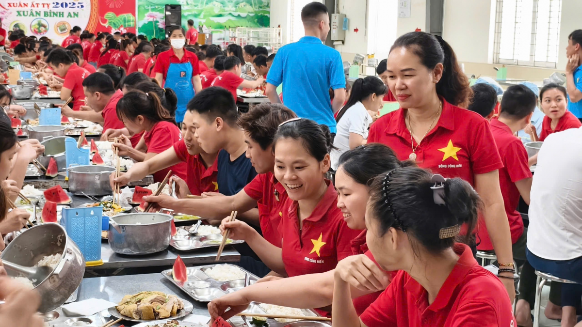 Người phụ nữ nhỏ bé viết nên kỳ tích Veston Hưng Hà