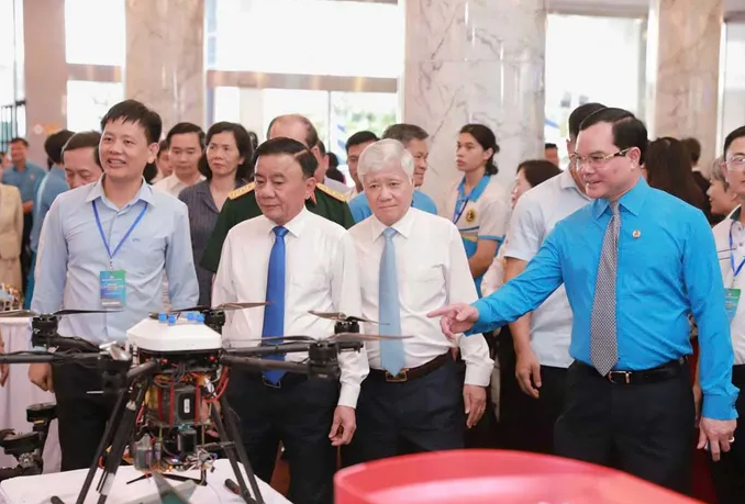 Hành trình bền bỉ biến ý tưởng thành hiện thực bằng ngọn lửa sáng tạo Hành trình bền bỉ biến ý tưởng thành hiện thực bằng ngọn lửa sáng tạo