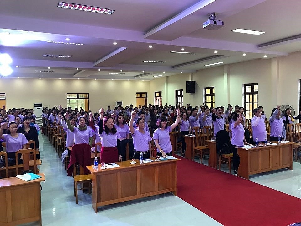 Cán bộ công đoàn và những câu chuyện “hút thuốc lá thụ động” Cán bộ công đoàn và những câu chuyện “hút thuốc lá thụ động”