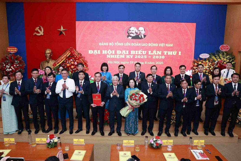 Động lực làm việc của cán bộ công đoàn là vì nhiều người công nhân Động lực làm việc của cán bộ công đoàn là vì nhiều người công nhân