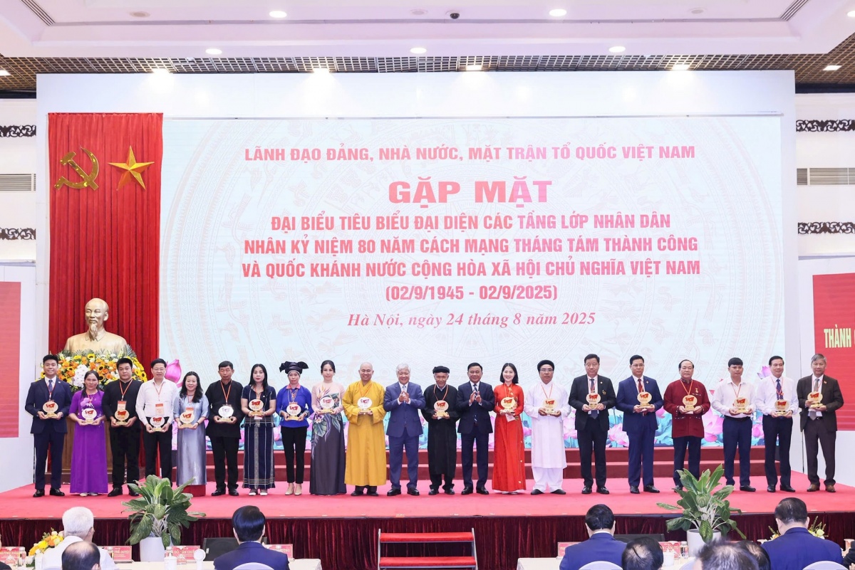 Mỗi thắng lợi của dân tộc đều bắt nguồn từ sức mạnh đại đoàn kết Mỗi thắng lợi của dân tộc đều bắt nguồn từ sức mạnh đại đoàn kết