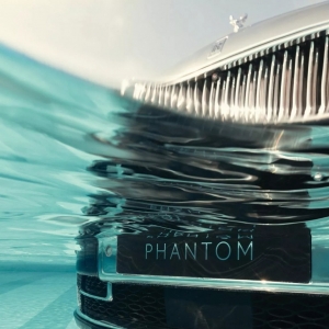 Rolls-Royce thả một chiếc Phantom trong bể bơi nhân dịp kỷ niệm 100 năm ra đời mẫu xe này