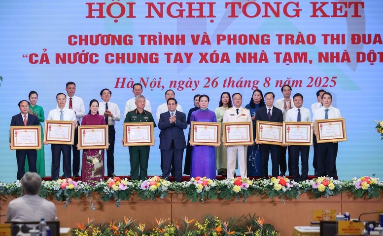 Xóa hơn 330.000 nhà tạm, dột nát là “Công trình Quốc gia đặc biệt” của “ý Đảng, lòng dân” Xóa hơn 330.000 nhà tạm, dột nát là “Công trình Quốc gia đặc biệt” của “ý Đảng, lòng dân”