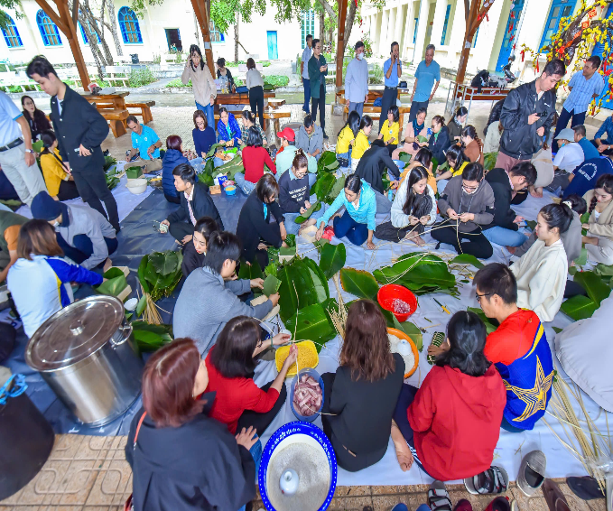 Bánh chưng xanh ấm áp nghĩa tình Công đoàn Trường Đại học Nha Trang Bánh chưng xanh ấm áp nghĩa tình Công đoàn Trường Đại học Nha Trang