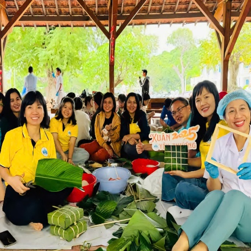 Bánh chưng xanh ấm áp nghĩa tình Công đoàn Trường Đại học Nha Trang