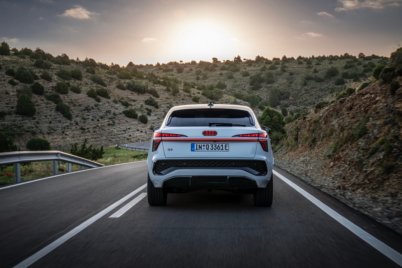 Audi Q3 Sportback thế hệ mới ra mắt, giá quy đổi từ 1,42 tỷ đồng Audi Q3 Sportback thế hệ mới ra mắt, giá quy đổi từ 1,42 tỷ đồng