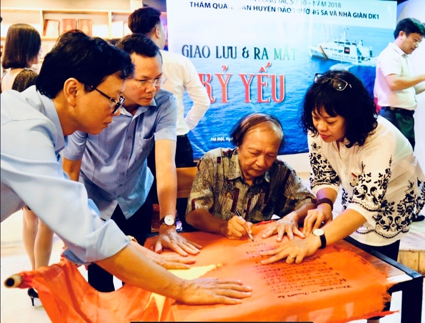 Tác giả Tác giả