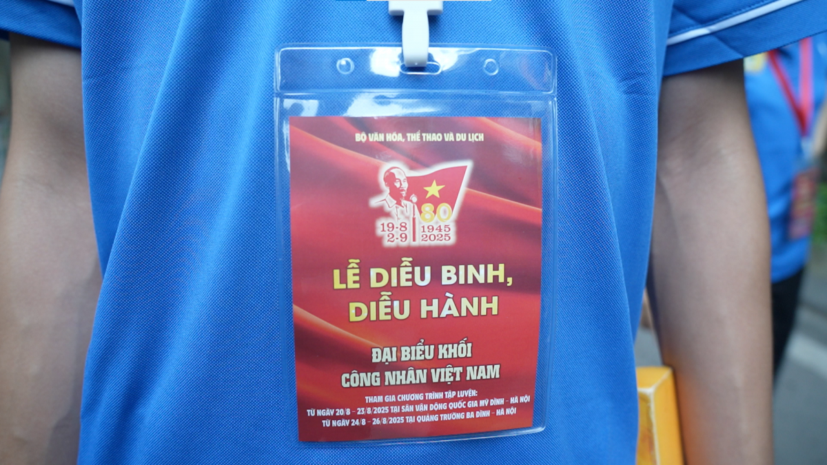 Những bước chân công nhân trong ngày hội lớn của dân tộc Những bước chân công nhân trong ngày hội lớn của dân tộc