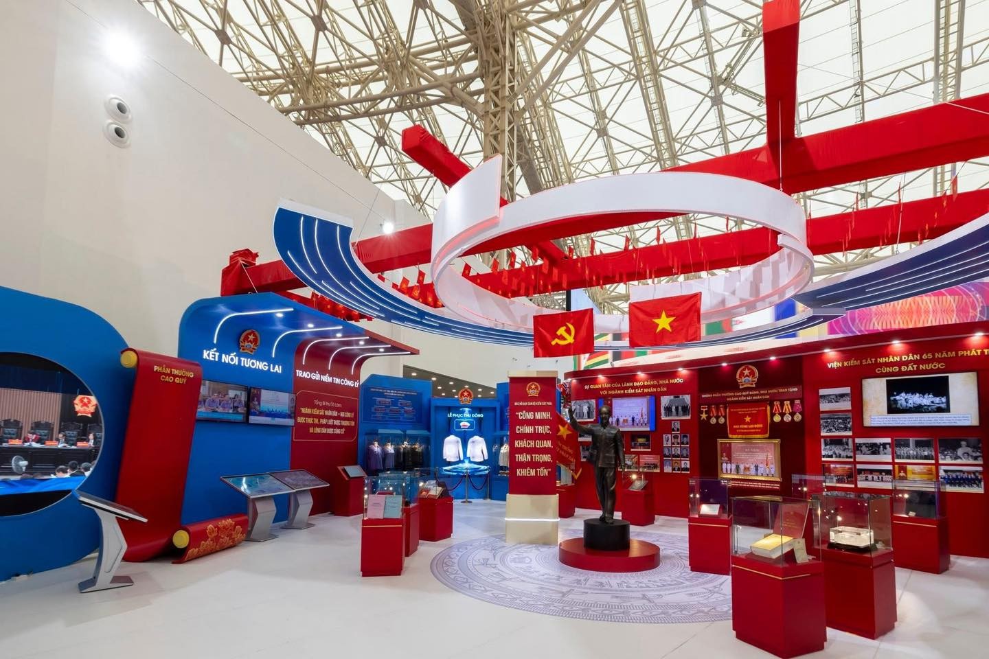 VinFast bàn giao lô xe Lạc Hồng tại Đại lễ kỷ niệm 80 năm Quốc khánh VinFast bàn giao lô xe Lạc Hồng tại Đại lễ kỷ niệm 80 năm Quốc khánh