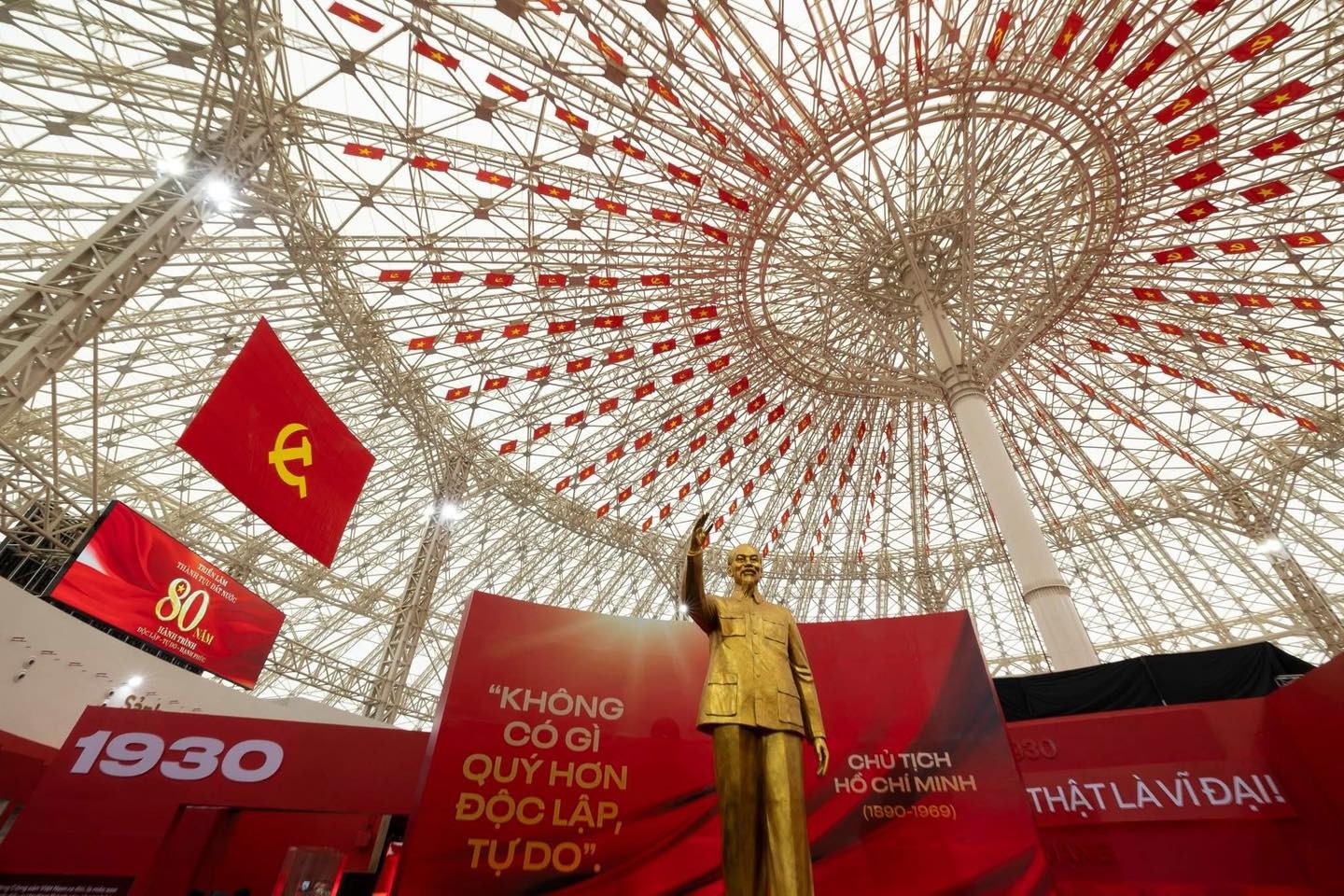 VinFast bàn giao lô xe Lạc Hồng tại Đại lễ kỷ niệm 80 năm Quốc khánh VinFast bàn giao lô xe Lạc Hồng tại Đại lễ kỷ niệm 80 năm Quốc khánh