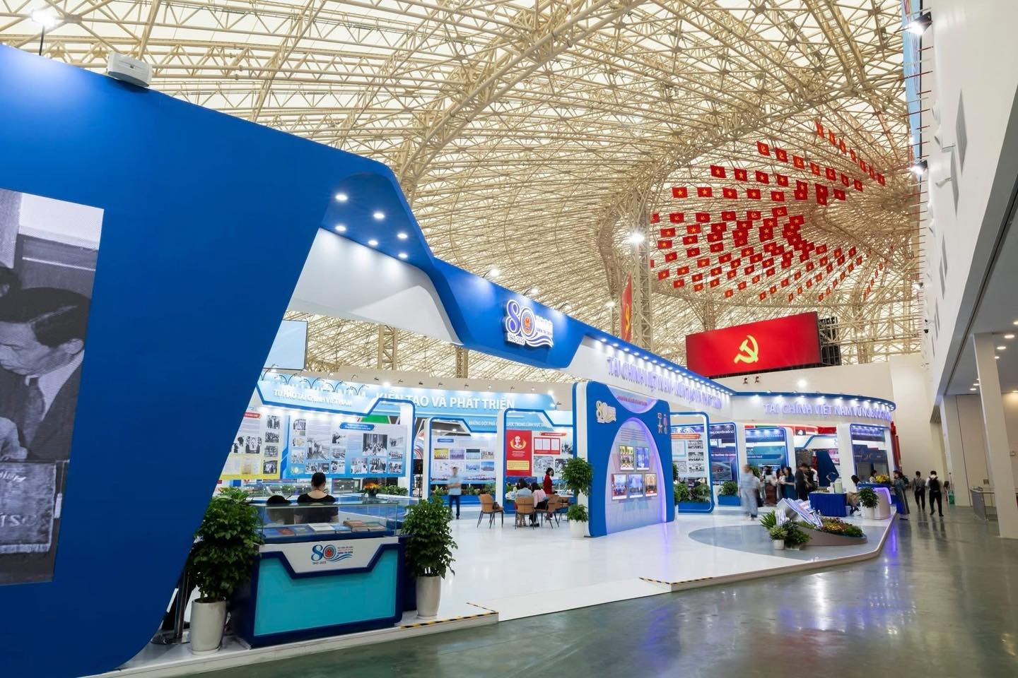 VinFast bàn giao lô xe Lạc Hồng tại Đại lễ kỷ niệm 80 năm Quốc khánh VinFast bàn giao lô xe Lạc Hồng tại Đại lễ kỷ niệm 80 năm Quốc khánh