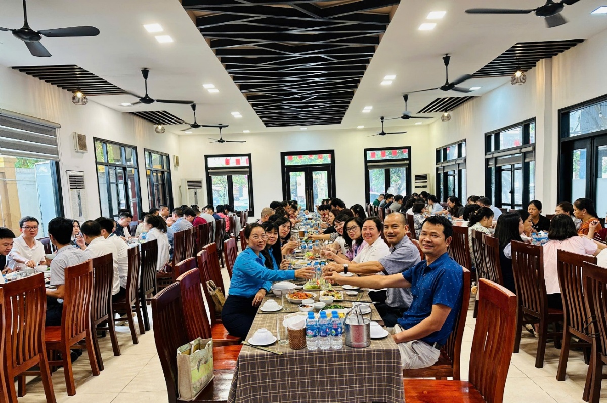 Bữa cơm Công đoàn – nơi kết nối, sẻ chia và lan tỏa văn hóa doanh nghiệp Bữa cơm Công đoàn – nơi kết nối, sẻ chia và lan tỏa văn hóa doanh nghiệp
