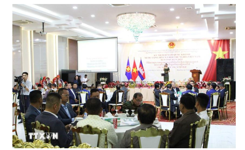 Kiều bào – Cầu nối chiến lược trong phát triển quốc gia và tăng cường khối đại đoàn kết dân tộc Kiều bào – Cầu nối chiến lược trong phát triển quốc gia và tăng cường khối đại đoàn kết dân tộc