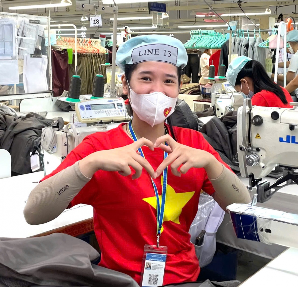 Sắc cờ Tổ quốc ngập tràn trong các nhà máy dịp Quốc khánh 2/9