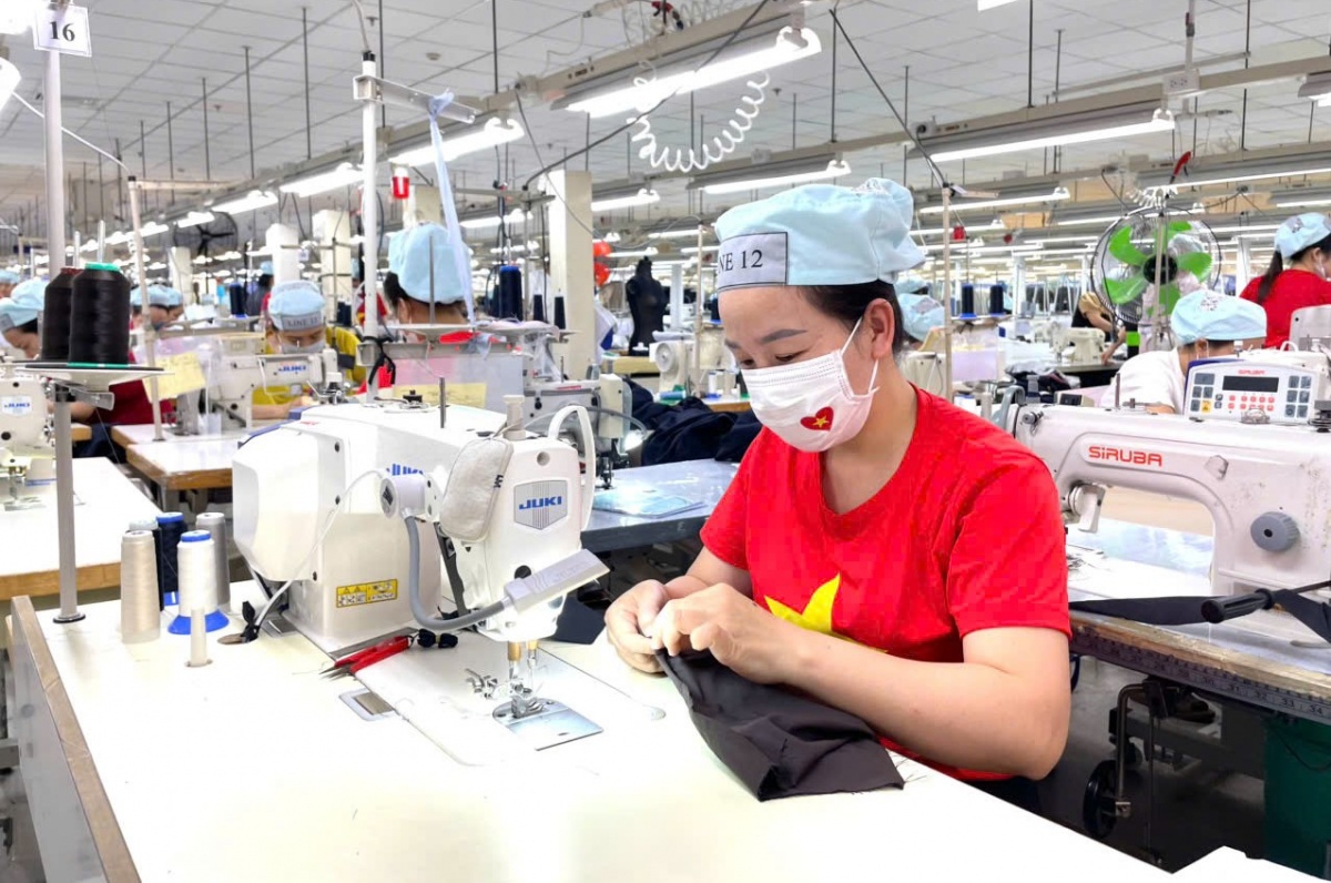 Sắc cờ Tổ quốc ngập tràn trong các nhà máy dịp Quốc khánh 2/9