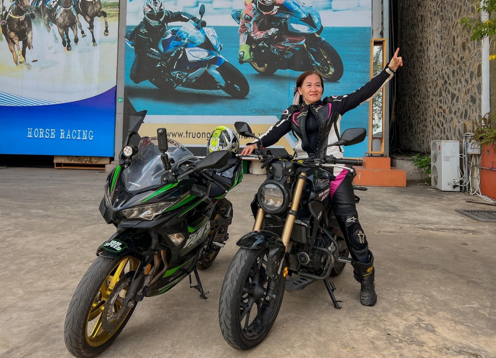 Nữ biker U60 đam mê PKL, một mình một xe ôm cua chinh phục những cung đường khó Nữ biker U60 đam mê PKL, một mình một xe ôm cua chinh phục những cung đường khó