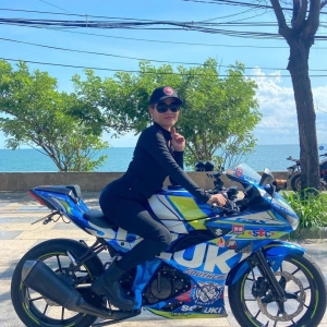 Nữ thợ may U60 đam mê chạy xe phân khối lớn