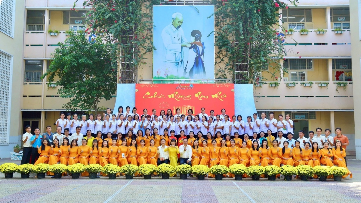 Người thắp lửa yêu thương và sức mạnh đoàn kết ở Trường Tiểu học Trần Hưng Đạo