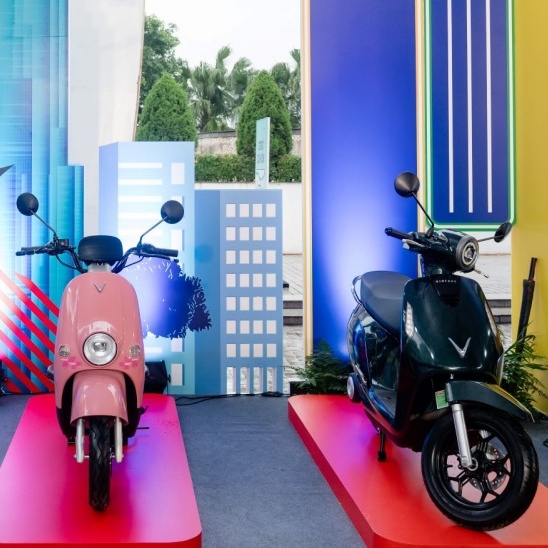 Mùa tựu trường, phụ huynh rủ nhau mua xe máy điện VinFast cho con để hưởng ưu đãi khủng