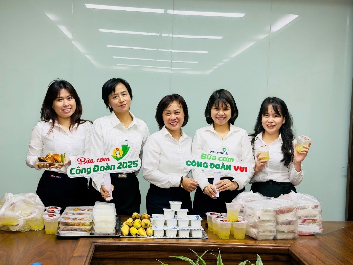 Từ nghị quyết của Đảng đến “Bữa cơm Công đoàn”: Ấm tình đồng nghiệp Vietcombank