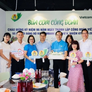 Từ nghị quyết của Đảng đến “Bữa cơm Công đoàn”: Ấm tình đồng nghiệp Vietcombank
