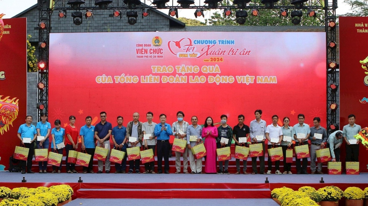 Người lao động có một điểm tựa nhân văn