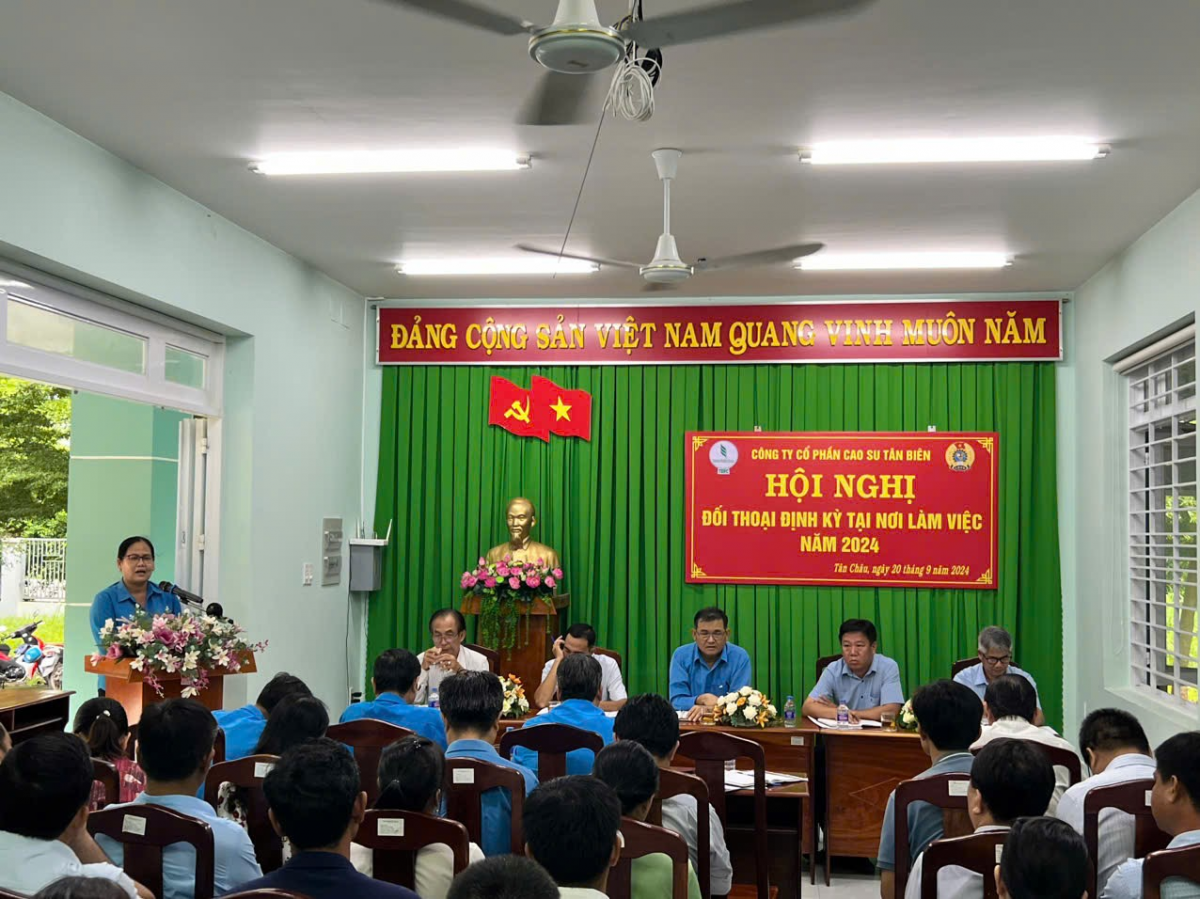 Vòng tay Công đoàn ở Công ty Cổ phần Cao su Tân Biên Vòng tay Công đoàn ở Công ty Cổ phần Cao su Tân Biên