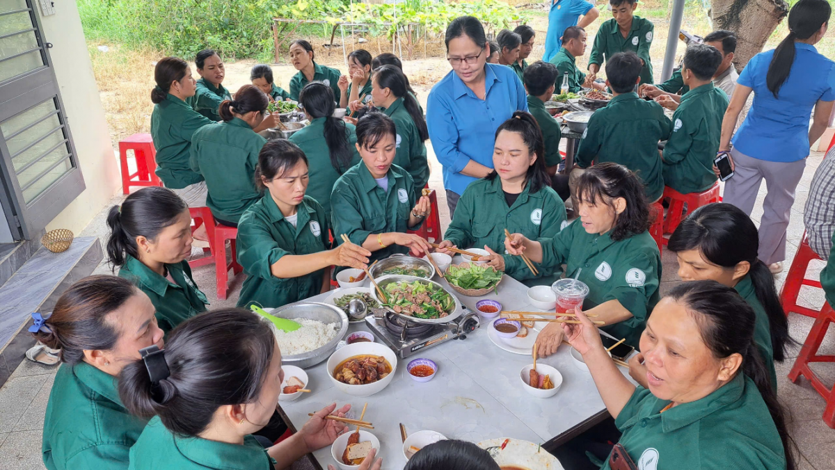 Vòng tay Công đoàn ở Công ty Cổ phần Cao su Tân Biên Vòng tay Công đoàn ở Công ty Cổ phần Cao su Tân Biên