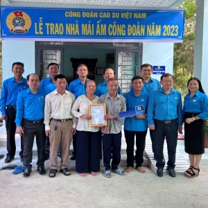 Vòng tay Công đoàn ở Công ty Cổ phần Cao su Tân Biên